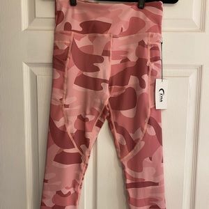 Zyia pink camo high rise capris
